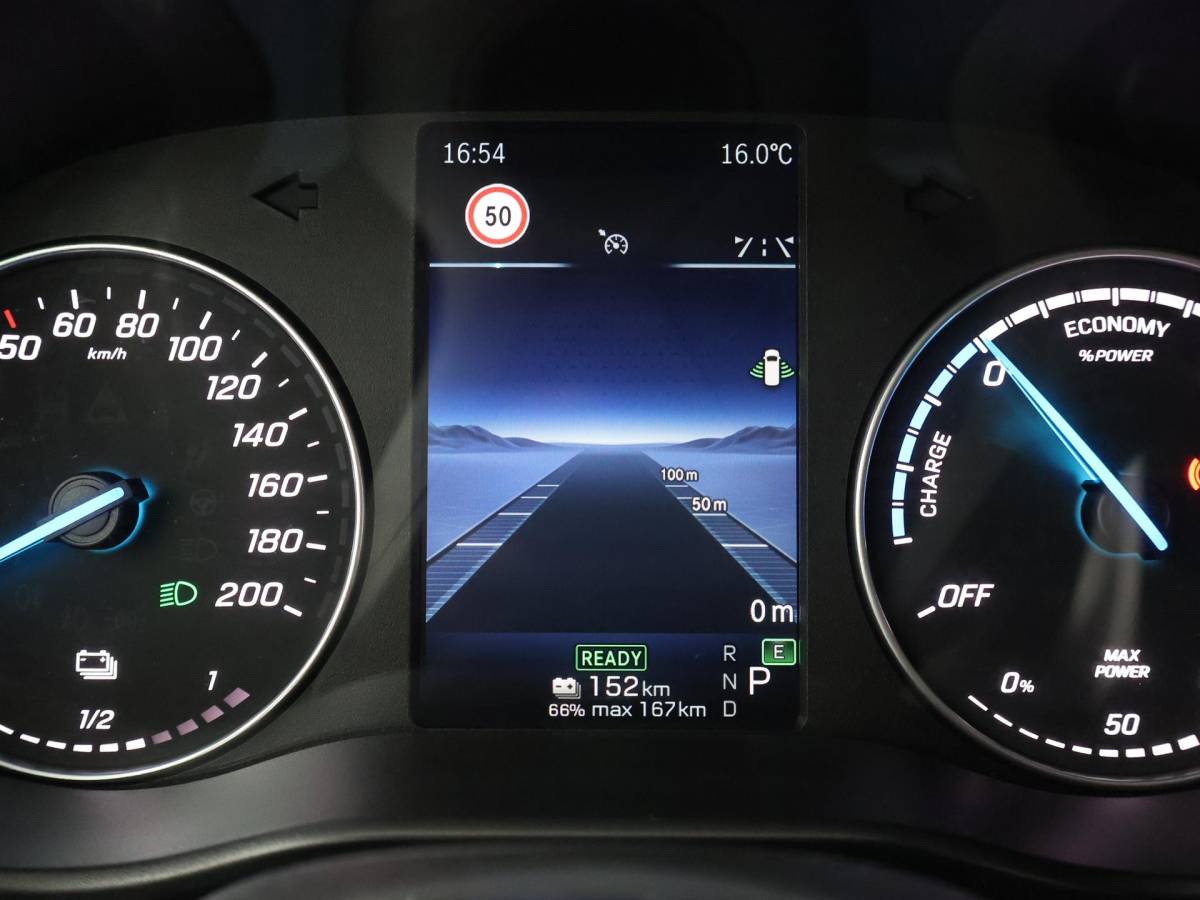 Mercedes-Benz eVito Mercedes-Benz eVito 112 L2 60 kWh *NIEUW* + 2 SCHUIFDEUREN | CAMERA | LMV | STOELVERW. | APPLE CARPLAY