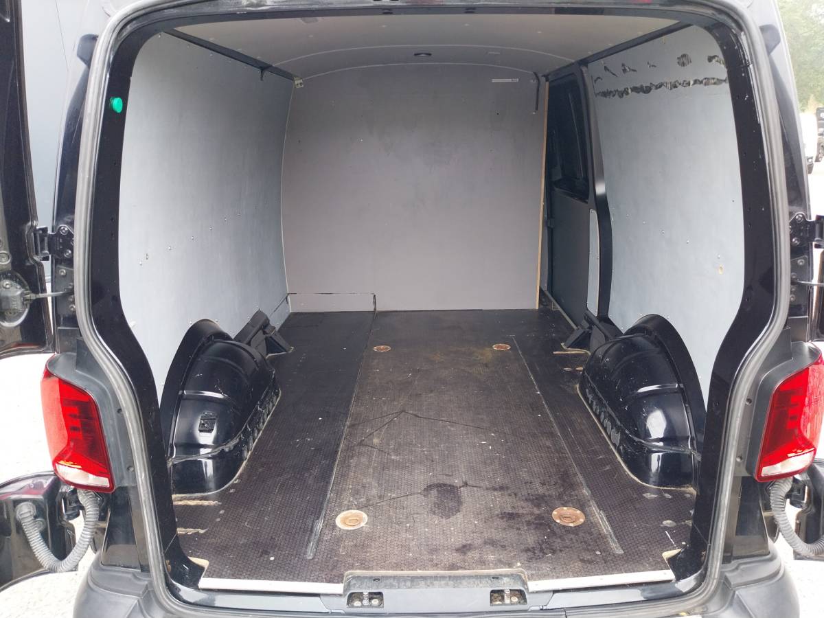 Volkswagen Transporter Volkswagen Transporter 2.0 TDI 150 PK L2H1 NAVI CRUISE AIRCO 20 INCH TREKHAAK