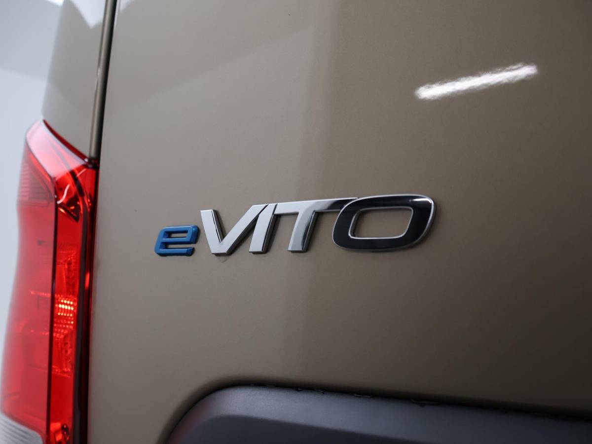 Mercedes-Benz eVito Mercedes-Benz eVito 112 L2 60 kWh *NIEUW* + 2 SCHUIFDEUREN | CAMERA | LMV | STOELVERW. | APPLE CARPLAY