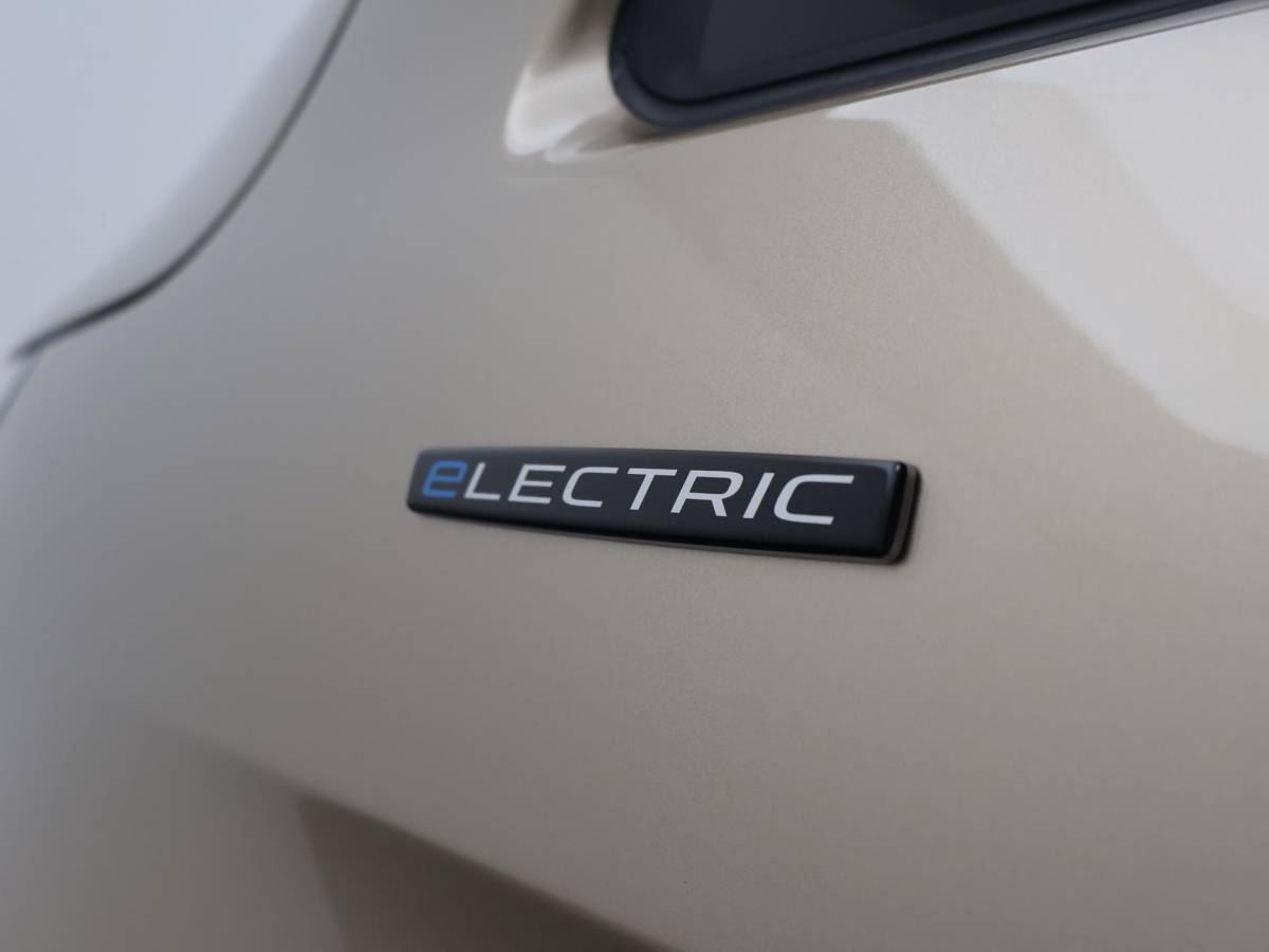 Mercedes-Benz eVito Mercedes-Benz eVito 112 L2 60 kWh *NIEUW* + 2 SCHUIFDEUREN | CAMERA | LMV | STOELVERW. | APPLE CARPLAY