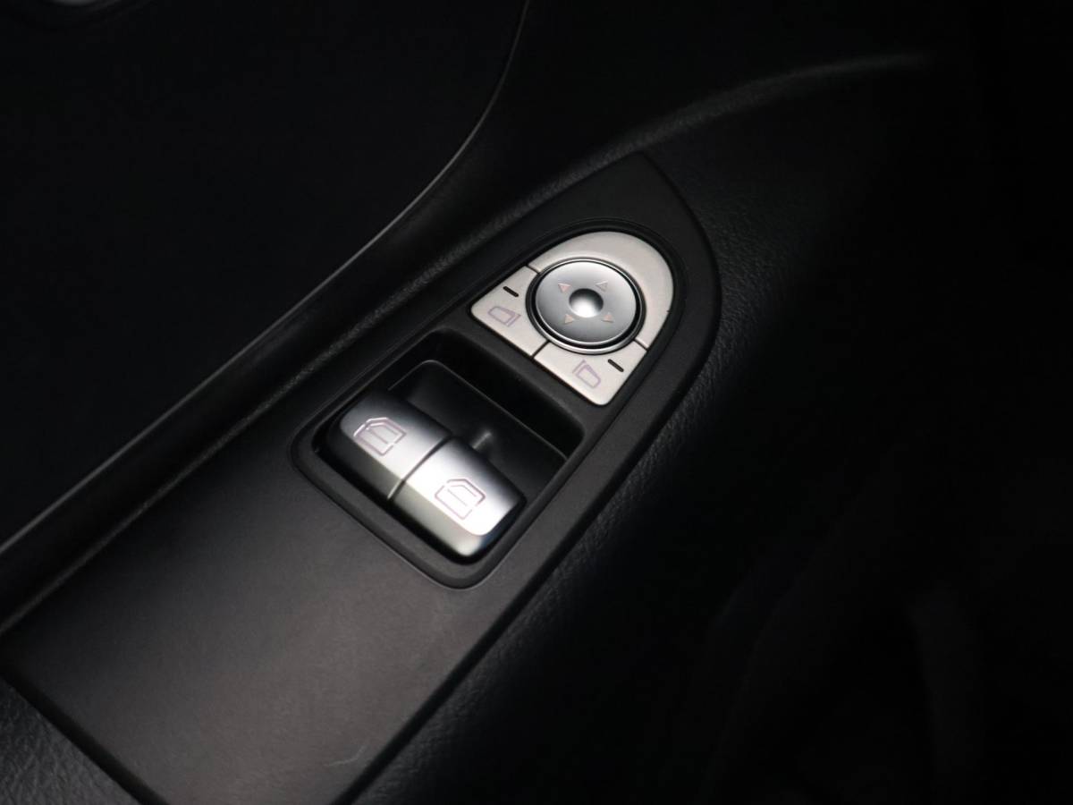 Mercedes-Benz eVito Mercedes-Benz eVito 112 L2 60 kWh *NIEUW* + 2 SCHUIFDEUREN | CAMERA | LMV | STOELVERW. | APPLE CARPLAY