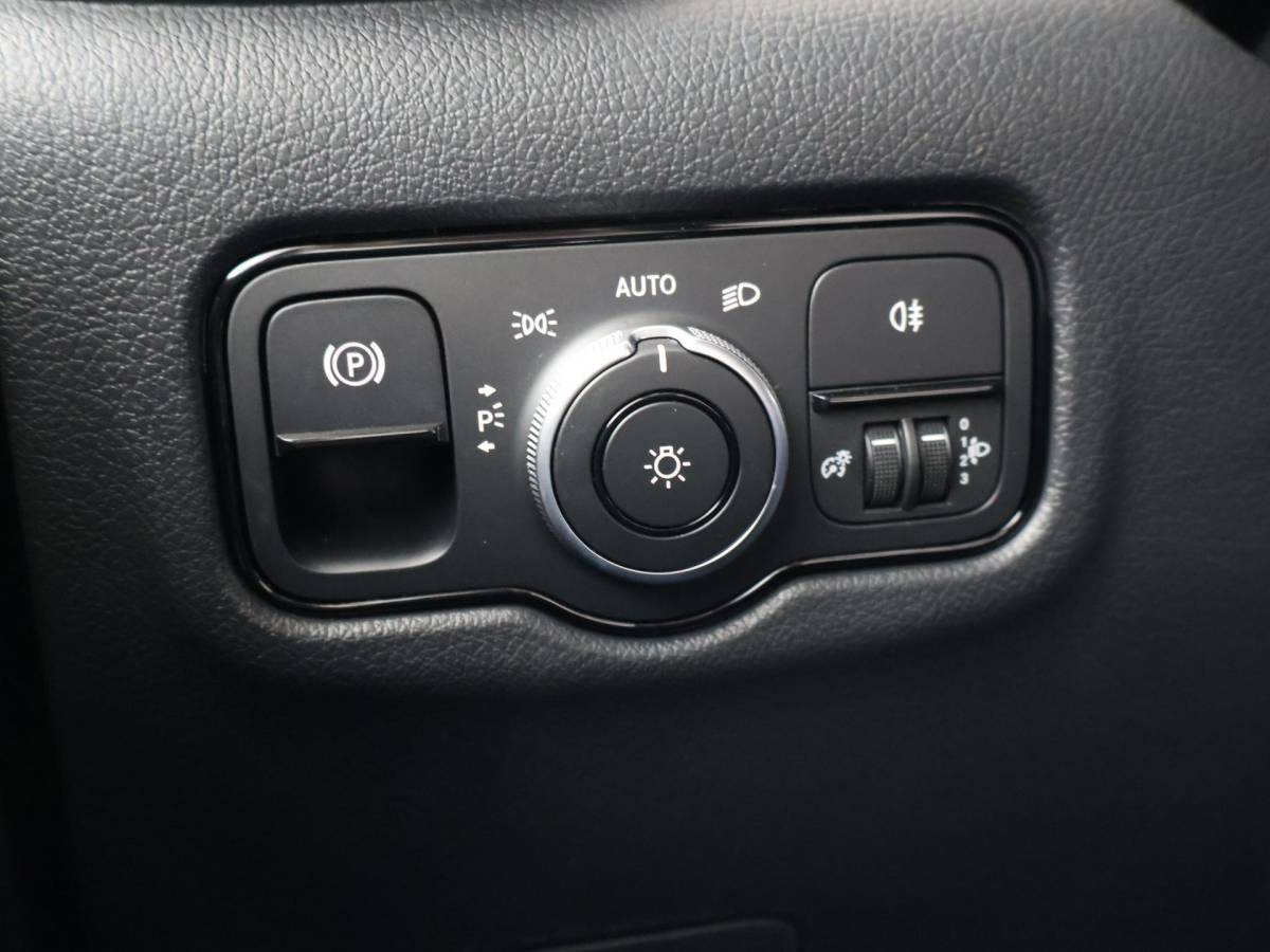 Mercedes-Benz eVito Mercedes-Benz eVito 112 L2 60 kWh *NIEUW* + 2 SCHUIFDEUREN | CAMERA | LMV | STOELVERW. | APPLE CARPLAY