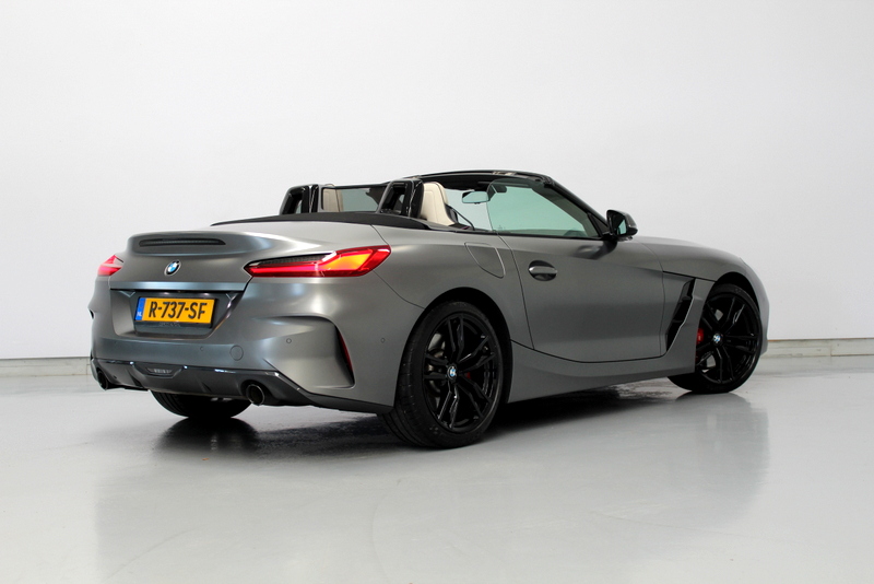BMW Z4 BMW Z4 Roadster sDrive30i | 259PK | Mat Grijs (Frozen Grey II) | M-Sport | Nederlandse auto | Leder Elfenbeinweiss | HUD
