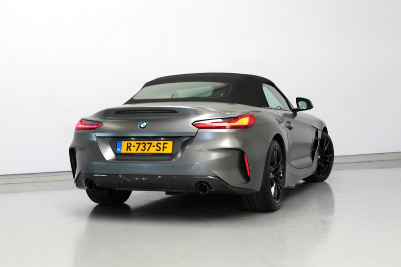 BMW Z4 BMW Z4 Roadster sDrive30i | 259PK | Mat Grijs (Frozen Grey II) | M-Sport | Nederlandse auto | Leder Elfenbeinweiss | HUD