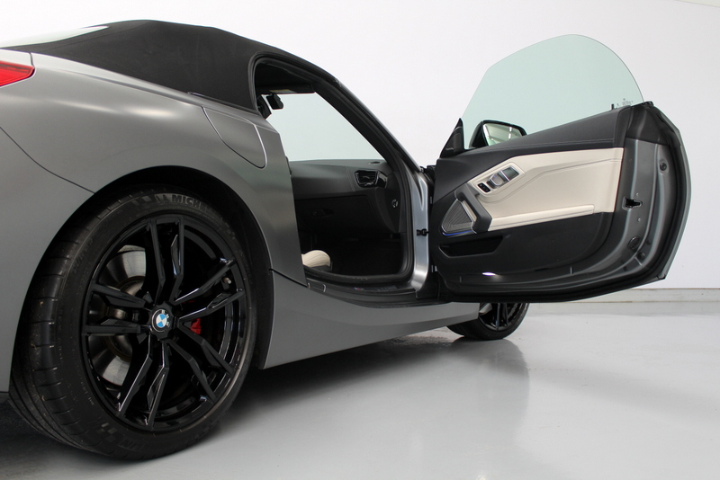 BMW Z4 BMW Z4 Roadster sDrive30i | 259PK | Mat Grijs (Frozen Grey II) | M-Sport | Nederlandse auto | Leder Elfenbeinweiss | HUD