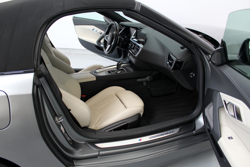 BMW Z4 BMW Z4 Roadster sDrive30i | 259PK | Mat Grijs (Frozen Grey II) | M-Sport | Nederlandse auto | Leder Elfenbeinweiss | HUD