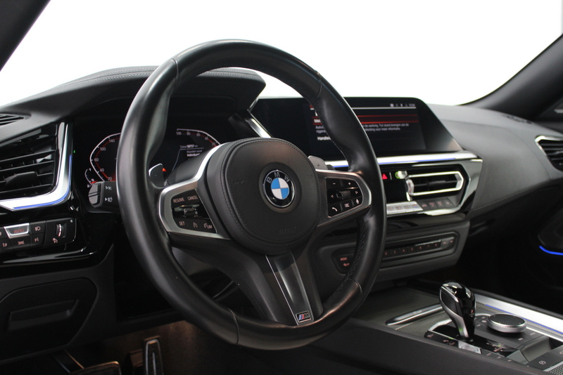 BMW Z4 BMW Z4 Roadster sDrive30i | 259PK | Mat Grijs (Frozen Grey II) | M-Sport | Nederlandse auto | Leder Elfenbeinweiss | HUD