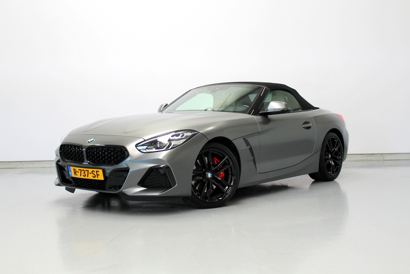 BMW Z4 BMW Z4 Roadster sDrive30i | 259PK | Mat Grijs (Frozen Grey II) | M-Sport | Nederlandse auto | Leder Elfenbeinweiss | HUD
