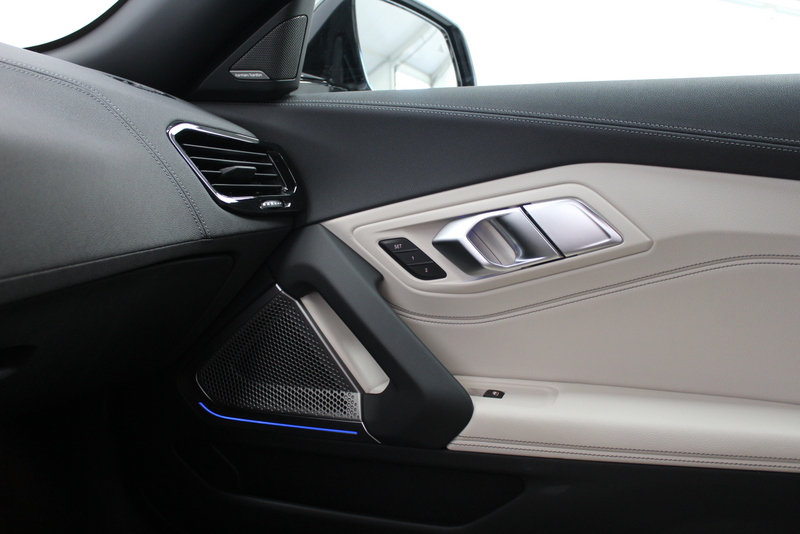 BMW Z4 BMW Z4 Roadster sDrive30i | 259PK | Mat Grijs (Frozen Grey II) | M-Sport | Nederlandse auto | Leder Elfenbeinweiss | HUD