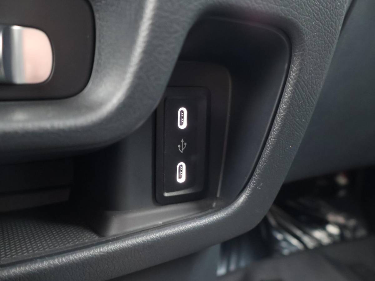 Mercedes-Benz eVito Mercedes-Benz eVito 112 L2 60 kWh *NIEUW* + 2 SCHUIFDEUREN | CAMERA | LMV | STOELVERW. | APPLE CARPLAY