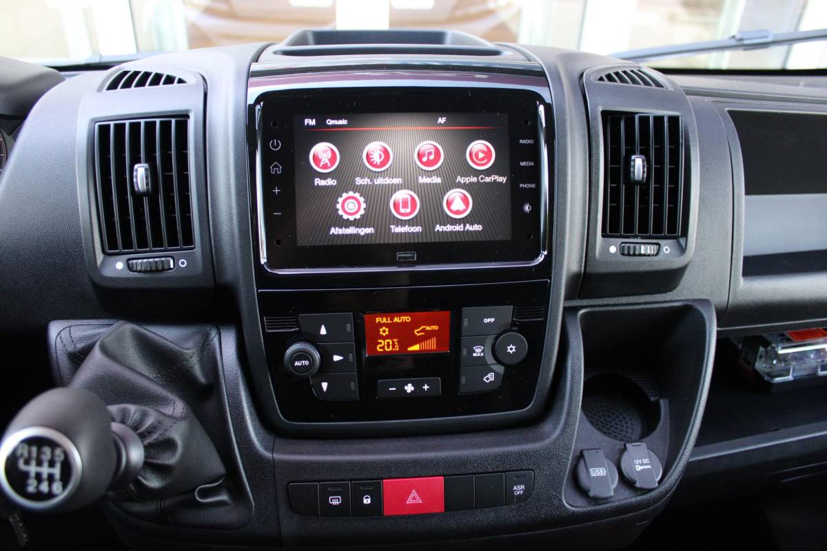 Citroën Jumper Citroen Jumper 2.2 BlueHDi 120PK L2H2 3.0t 3-ZITS | APPLE CARPLAY/ANDROID AUTO | PARK SENSOREN | CRUISE | AIRCO | TREKHAAK | ALL SEASON BANDEN |