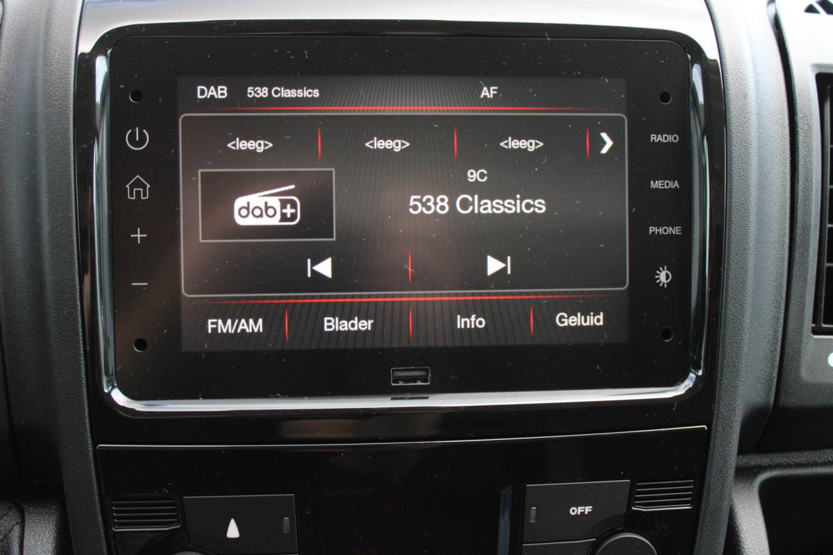 Citroën Jumper Citroen Jumper 2.2 BlueHDi 120PK L2H2 3.0t 3-ZITS | APPLE CARPLAY/ANDROID AUTO | PARK SENSOREN | CRUISE | AIRCO | TREKHAAK | ALL SEASON BANDEN |