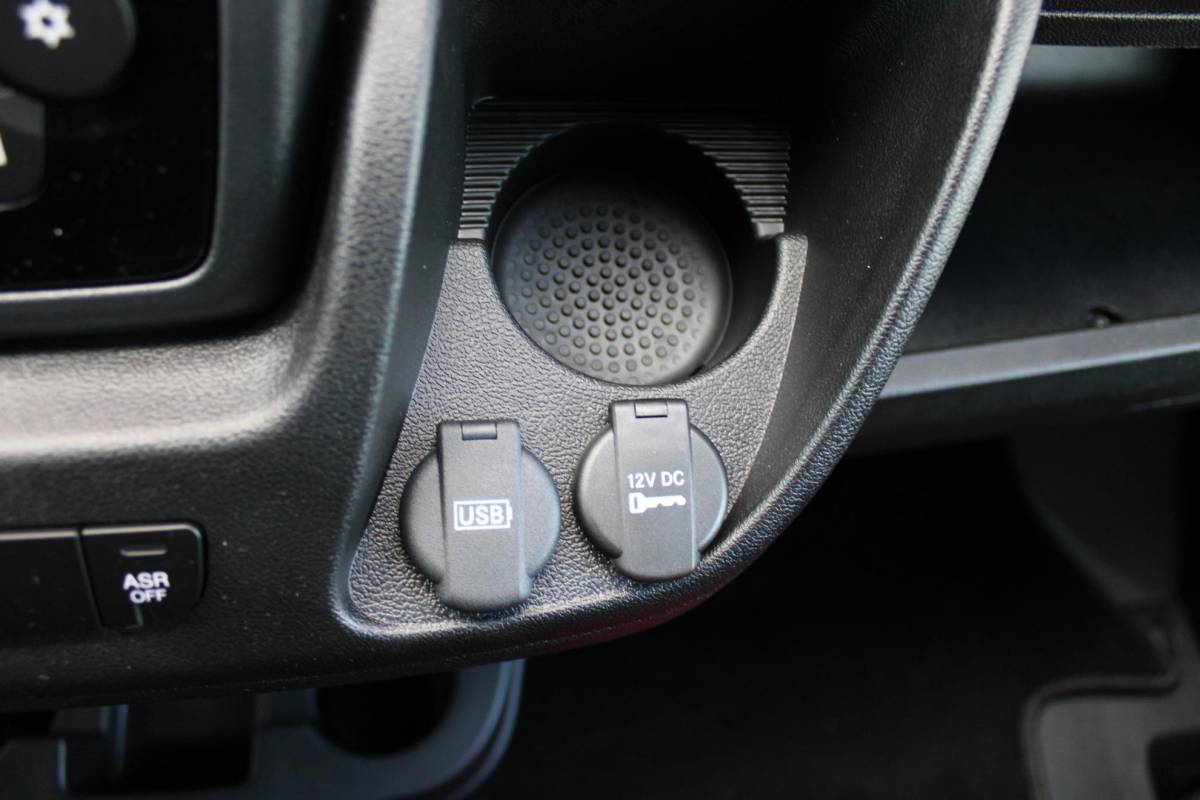 Citroën Jumper Citroen Jumper 2.2 BlueHDi 120PK L2H2 3.0t 3-ZITS | APPLE CARPLAY/ANDROID AUTO | PARK SENSOREN | CRUISE | AIRCO | TREKHAAK | ALL SEASON BANDEN |