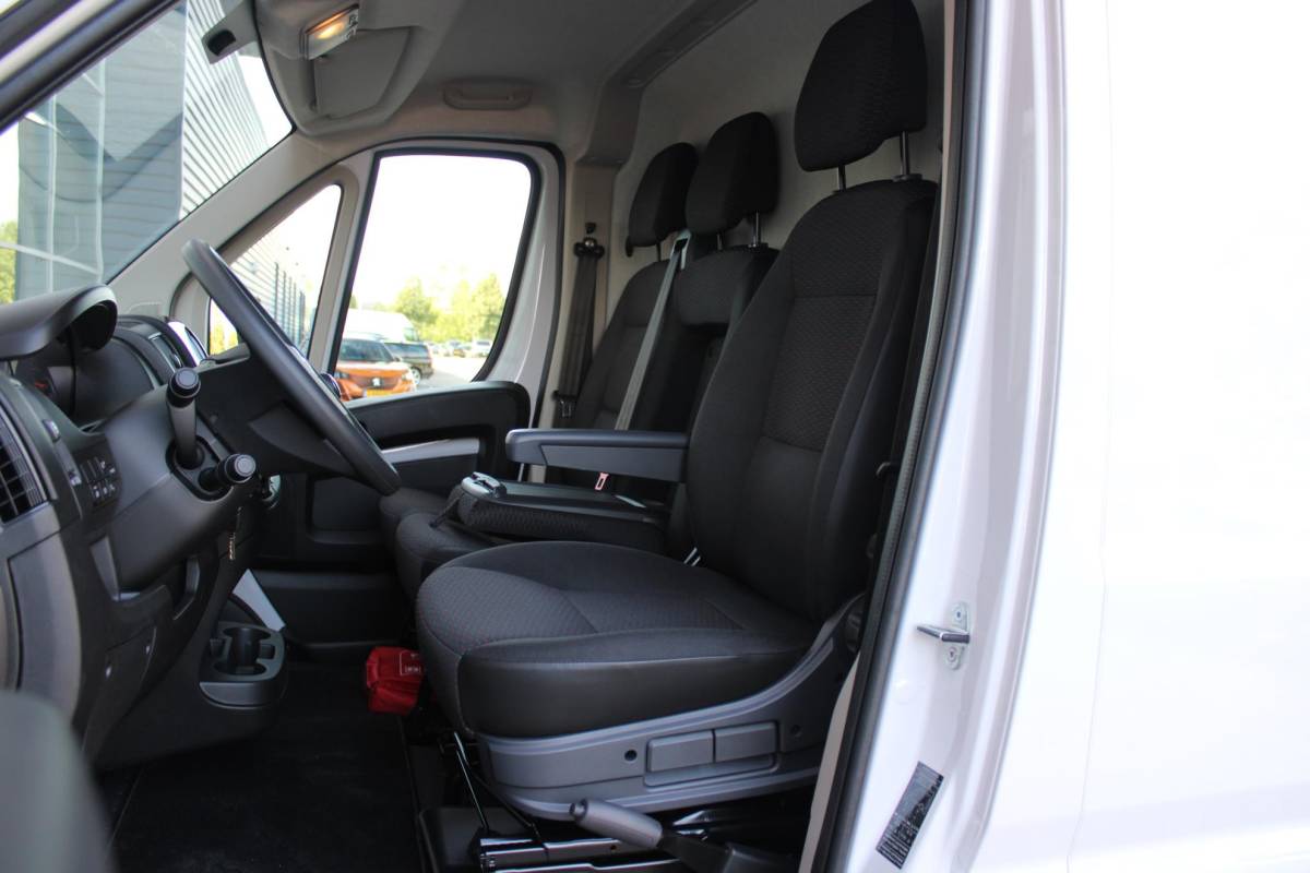 Citroën Jumper Citroen Jumper 2.2 BlueHDi 120PK L2H2 3.0t 3-ZITS | APPLE CARPLAY/ANDROID AUTO | PARK SENSOREN | CRUISE | AIRCO | TREKHAAK | ALL SEASON BANDEN |