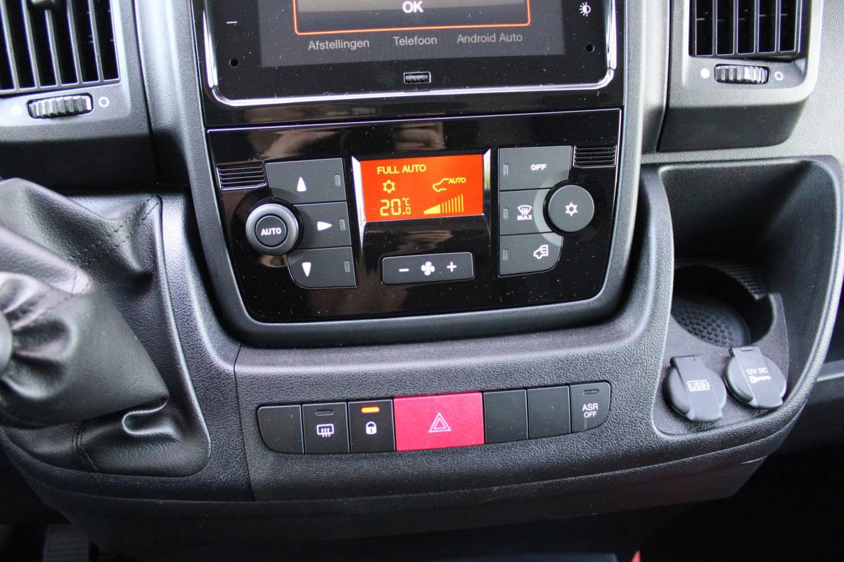 Citroën Jumper Citroen Jumper 2.2 BlueHDi 120PK L2H2 3.0t 3-ZITS | APPLE CARPLAY/ANDROID AUTO | PARK SENSOREN | CRUISE | AIRCO | TREKHAAK | ALL SEASON BANDEN |