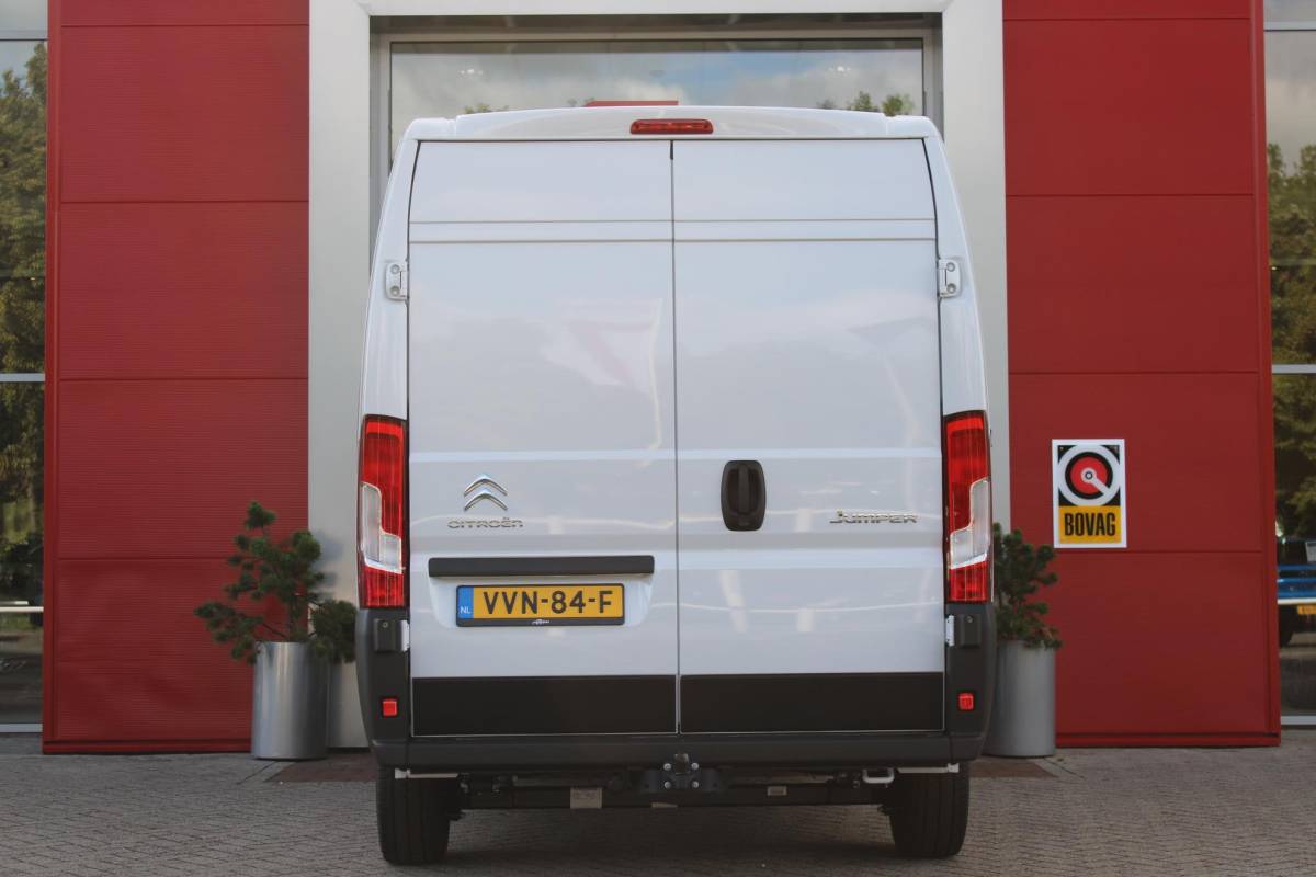 Citroën Jumper Citroen Jumper 2.2 BlueHDi 120PK L2H2 3.0t 3-ZITS | APPLE CARPLAY/ANDROID AUTO | PARK SENSOREN | CRUISE | AIRCO | TREKHAAK | ALL SEASON BANDEN |