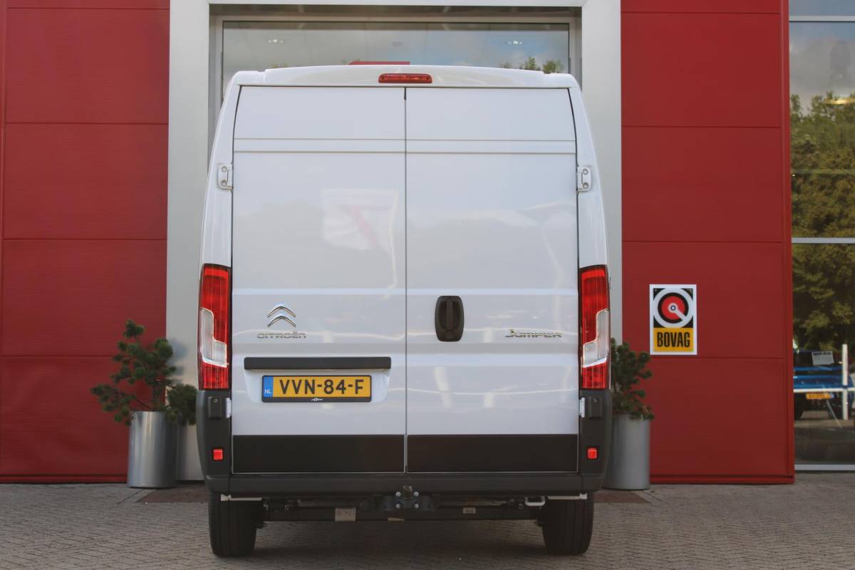 Citroën Jumper Citroen Jumper 2.2 BlueHDi 120PK L2H2 3.0t 3-ZITS | APPLE CARPLAY/ANDROID AUTO | PARK SENSOREN | CRUISE | AIRCO | TREKHAAK | ALL SEASON BANDEN |