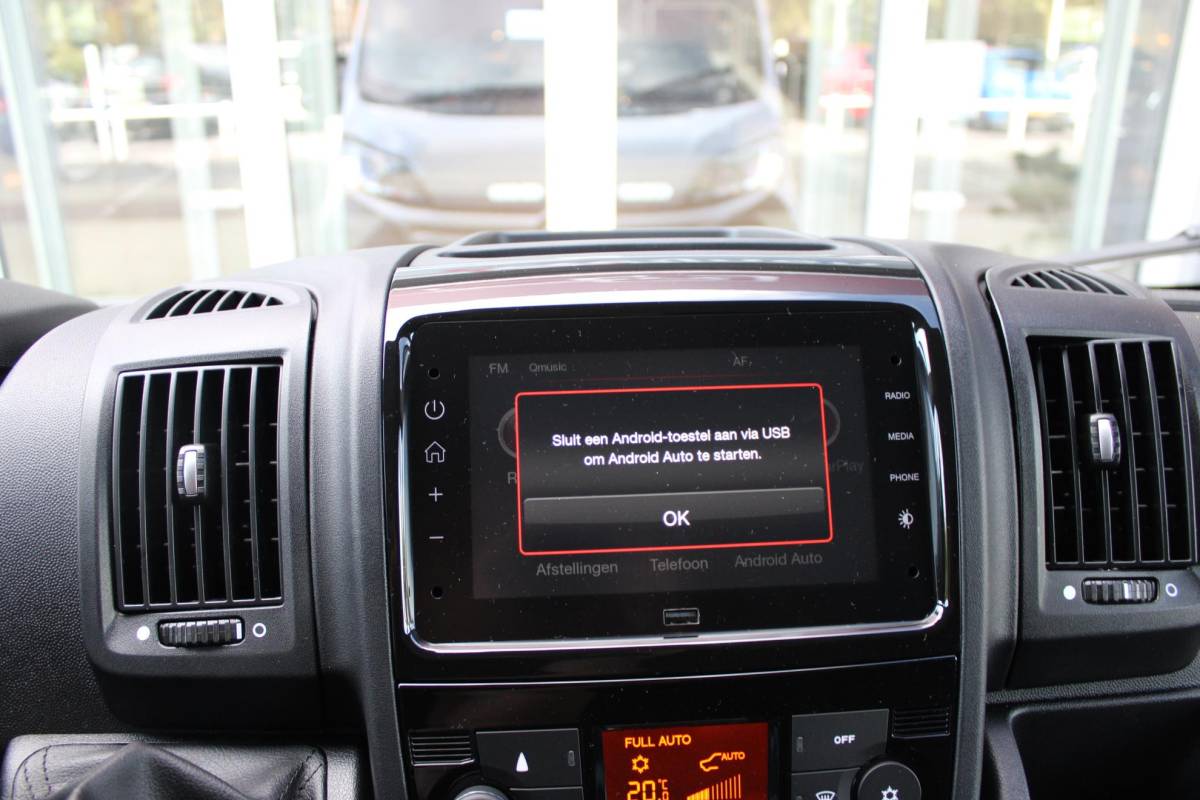 Citroën Jumper Citroen Jumper 2.2 BlueHDi 120PK L2H2 3.0t 3-ZITS | APPLE CARPLAY/ANDROID AUTO | PARK SENSOREN | CRUISE | AIRCO | TREKHAAK | ALL SEASON BANDEN |