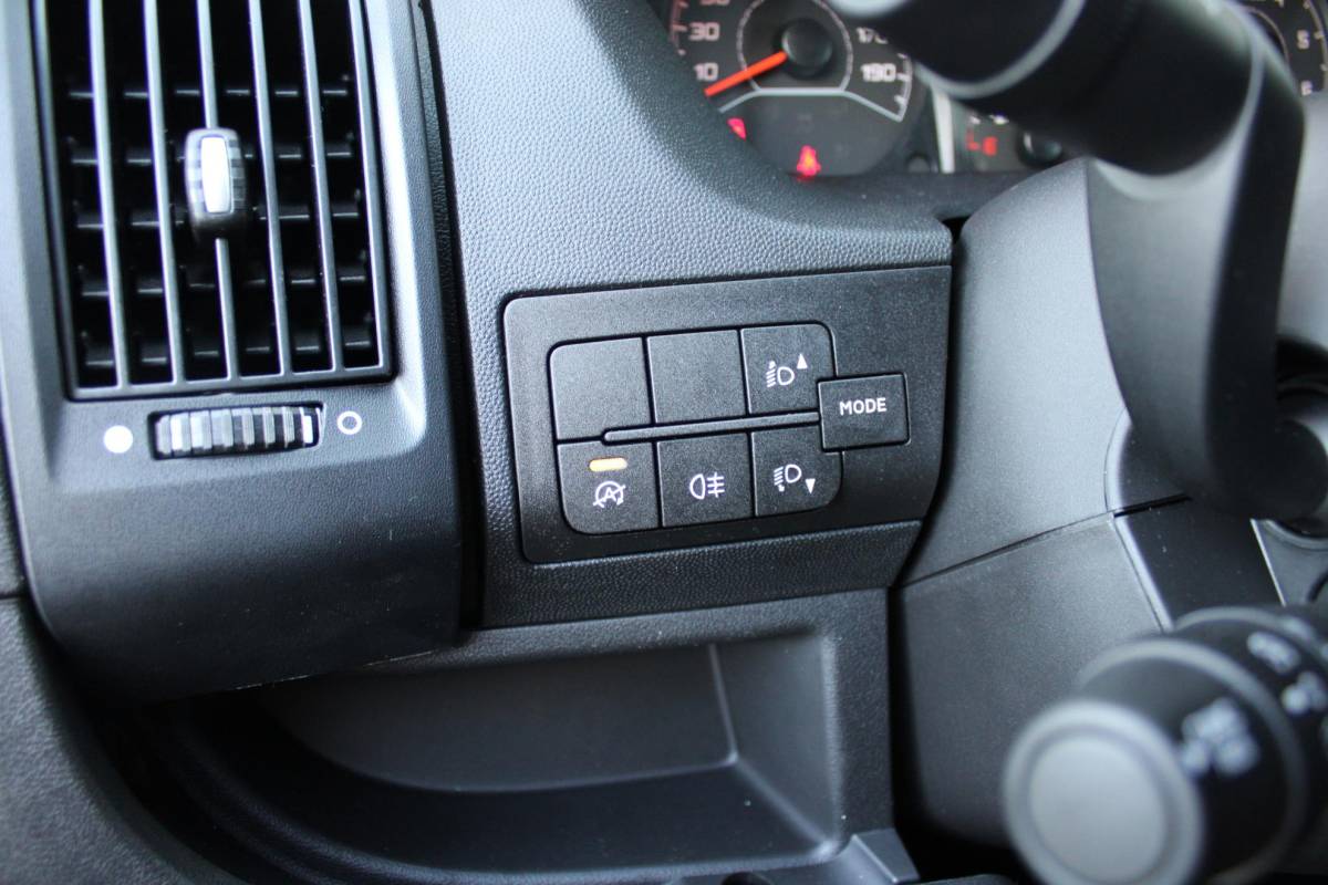 Citroën Jumper Citroen Jumper 2.2 BlueHDi 120PK L2H2 3.0t 3-ZITS | APPLE CARPLAY/ANDROID AUTO | PARK SENSOREN | CRUISE | AIRCO | TREKHAAK | ALL SEASON BANDEN |