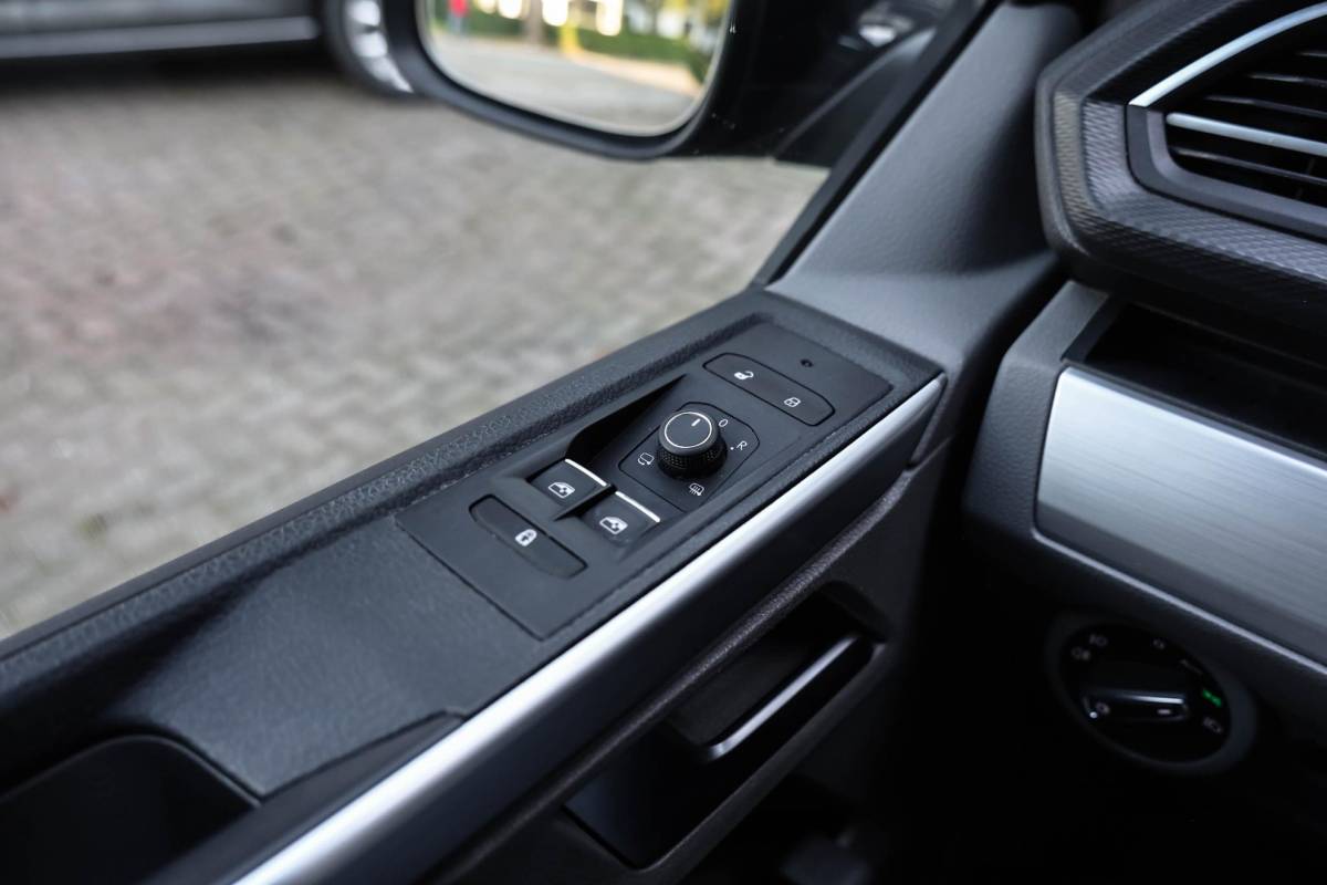 Volkswagen Transporter Volkswagen Transporter 2.0 TDI L2H1 28 Bulli Aut. Camera Stoelverwarming