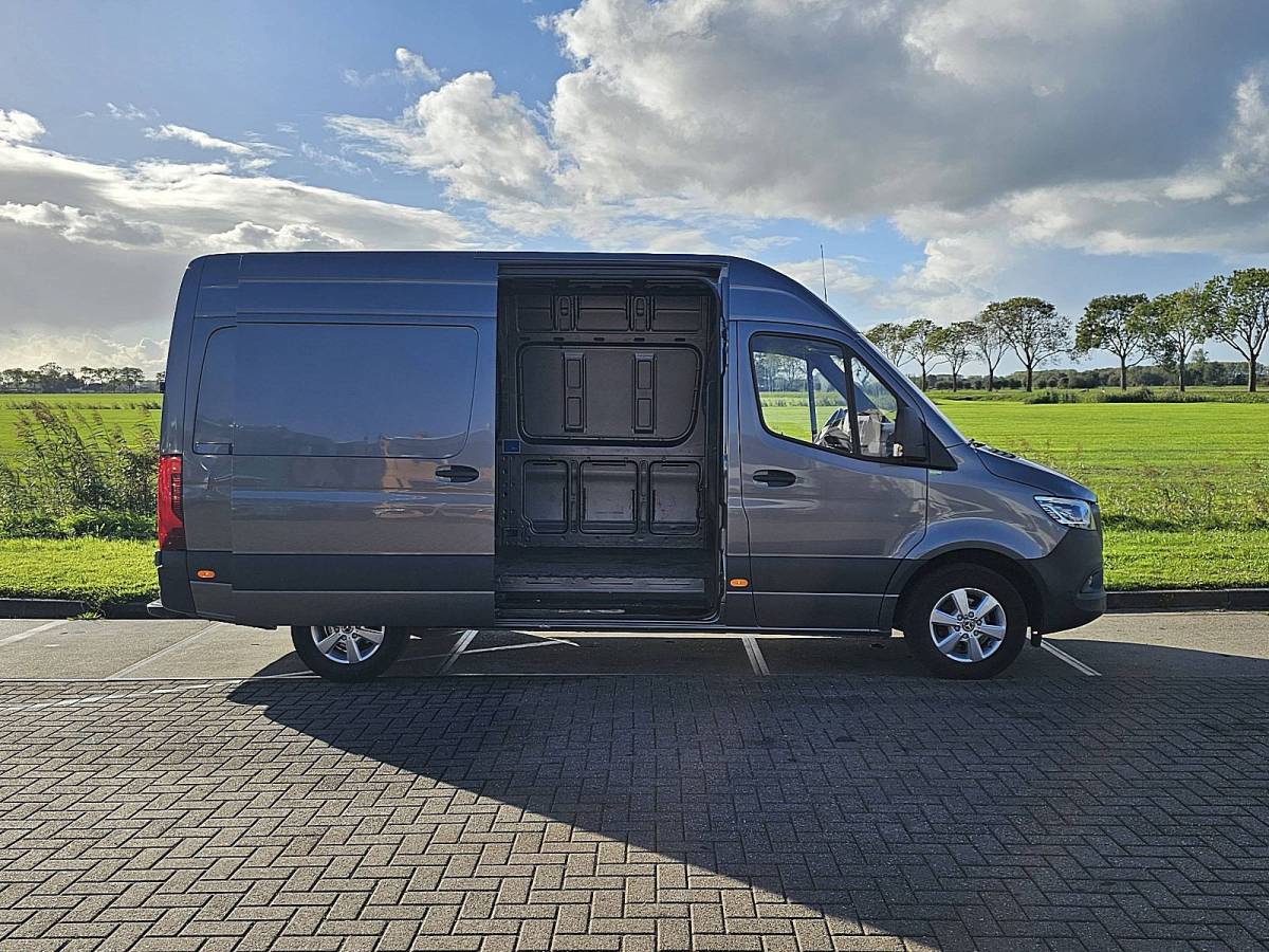 Mercedes-Benz Sprinter MERCEDES-BENZ SPRINTER 315 L2H2 LED Mbux Camera 150Pk RWD-Achterwielaandrijving BPM-Vrij Lm-Velgen!