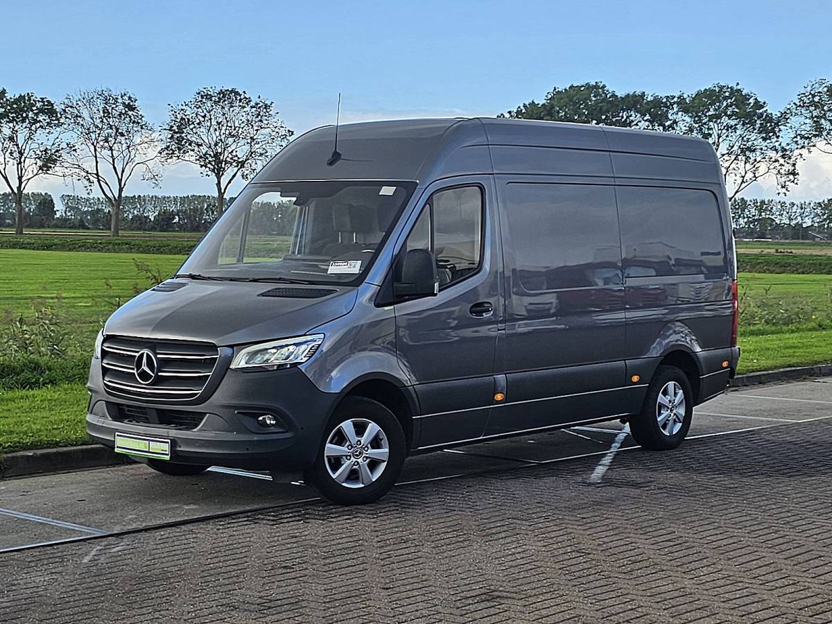 Mercedes-Benz Sprinter MERCEDES-BENZ SPRINTER 315 L2H2 LED Mbux Camera 150Pk RWD-Achterwielaandrijving BPM-Vrij Lm-Velgen!