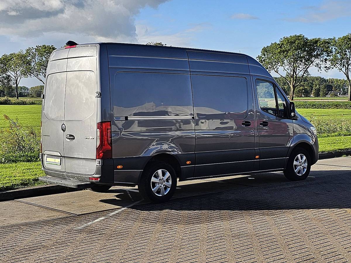 Mercedes-Benz Sprinter MERCEDES-BENZ SPRINTER 315 L2H2 LED Mbux Camera 150Pk RWD-Achterwielaandrijving BPM-Vrij Lm-Velgen!