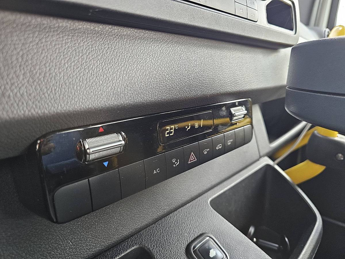 Mercedes-Benz Sprinter MERCEDES-BENZ SPRINTER 314 9 persoons LED inclusief 4447 rest BPM Netto EU exportprijs 23450,00