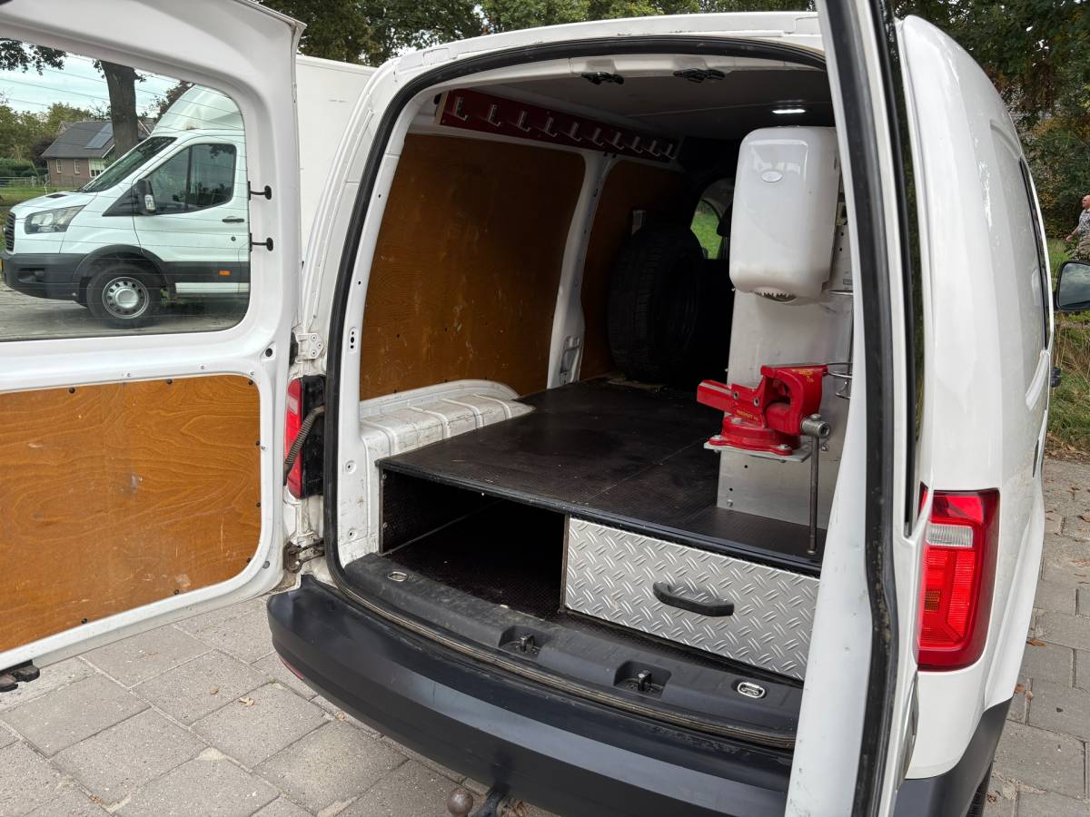 Volkswagen Caddy Volkswagen Caddy 2.0 TDI L2H1 BMT 4Motion|AUTOMAAT|NAP|trekhaak|airco|cruise|apple carplay|elektrisch pakket|EURO6