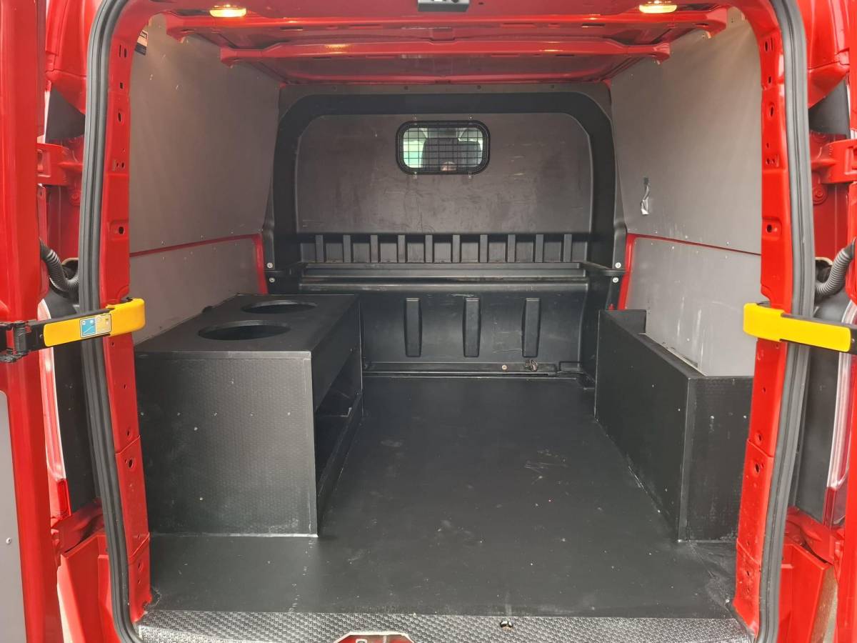 Ford Transit Custom Ford Transit Custom 300 2.0 TDCI L2H1 Trend DC DUBBEL CABINE / AIRCO / CRUISE CONTROLE / TREKHAAK