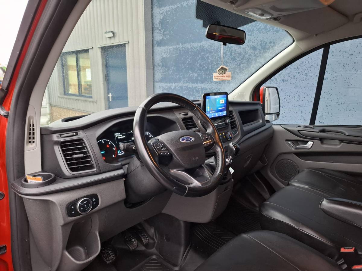 Ford Transit Custom Ford Transit Custom 300 2.0 TDCI L2H1 Trend DC DUBBEL CABINE / AIRCO / CRUISE CONTROLE / TREKHAAK