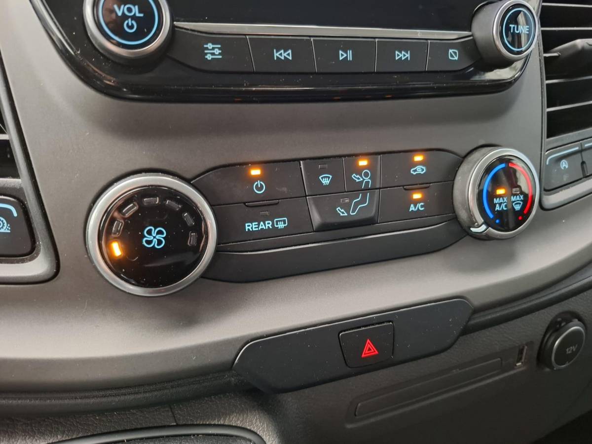 Ford Transit Custom Ford Transit Custom 300 2.0 TDCI L2H1 Trend DC DUBBEL CABINE / AIRCO / CRUISE CONTROLE / TREKHAAK