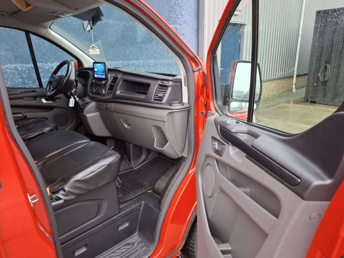 Ford Transit Custom Ford Transit Custom 300 2.0 TDCI L2H1 Trend DC DUBBEL CABINE / AIRCO / CRUISE CONTROLE / TREKHAAK