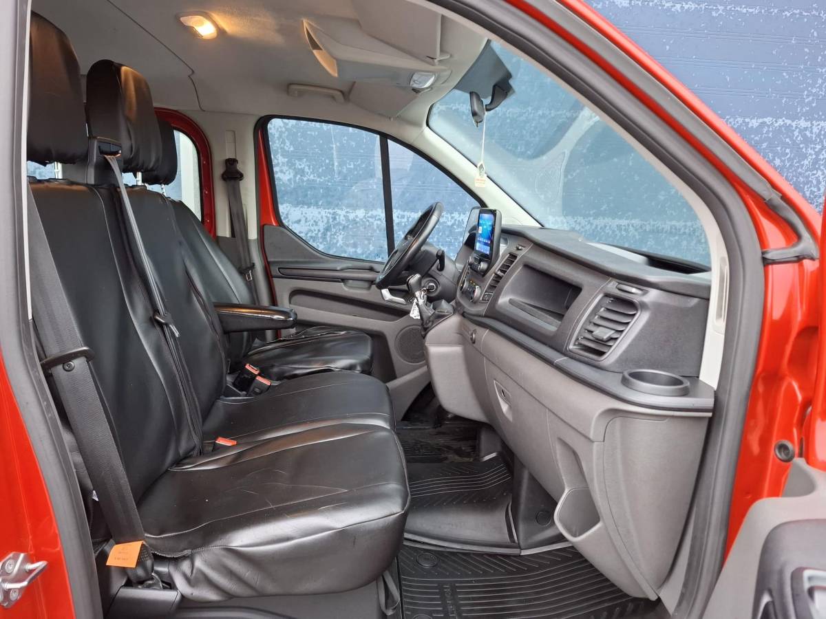 Ford Transit Custom Ford Transit Custom 300 2.0 TDCI L2H1 Trend DC DUBBEL CABINE / AIRCO / CRUISE CONTROLE / TREKHAAK