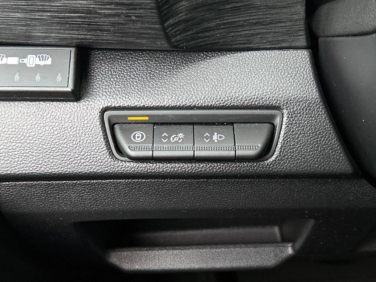 Renault Trafic Renault Trafic 2.0 Blue dCi 150 EDC T30 L2H1 Advance Dubbele Cabine Navigatie Airco Lichtmetalen velgen Betimmering Trekhaak Camera Parkeer sensoren Dab