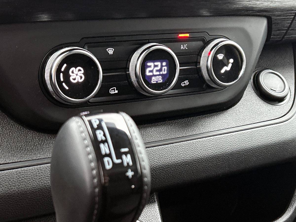 Renault Trafic Renault Trafic 2.0 Blue dCi 150 EDC T30 L2H1 Advance Dubbele Cabine Navigatie Airco Lichtmetalen velgen Betimmering Trekhaak Camera Parkeer sensoren Dab