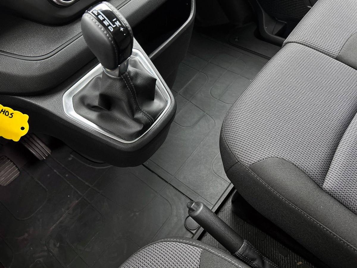 Renault Trafic Renault Trafic 2.0 Blue dCi 150 EDC T30 L2H1 Advance Dubbele Cabine Navigatie Airco Lichtmetalen velgen Betimmering Trekhaak Camera Parkeer sensoren Dab