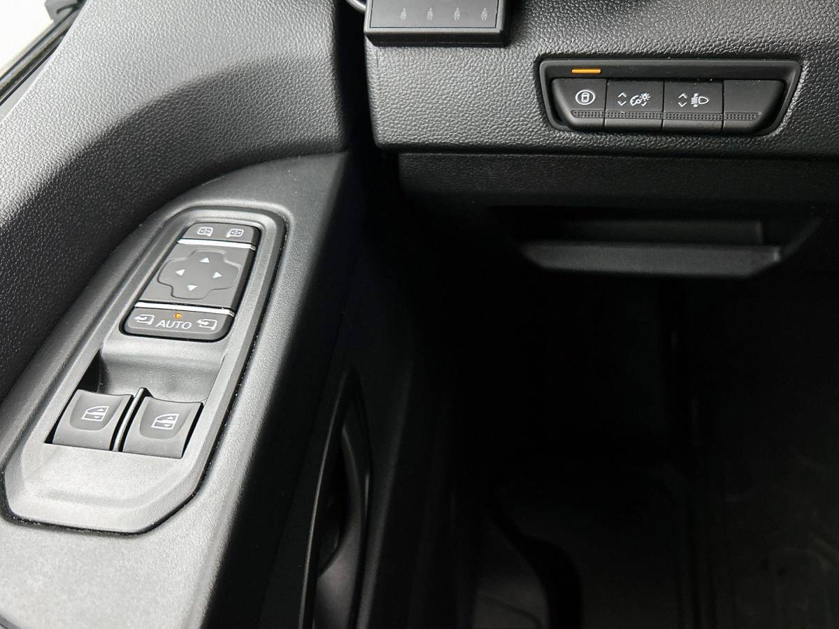 Renault Trafic Renault Trafic 2.0 Blue dCi 150 EDC T30 L2H1 Advance Dubbele Cabine Navigatie Airco Lichtmetalen velgen Betimmering Trekhaak Camera Parkeer sensoren Dab