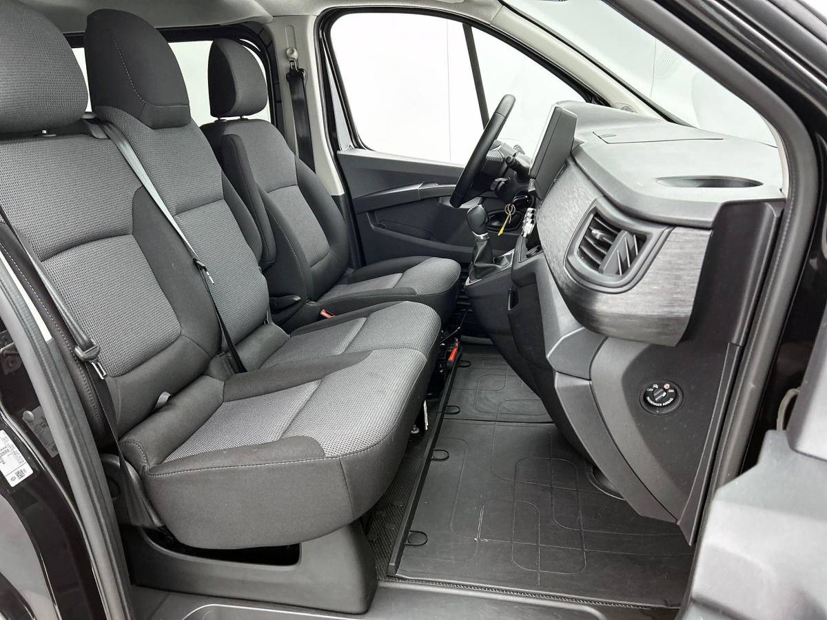 Renault Trafic Renault Trafic 2.0 Blue dCi 150 EDC T30 L2H1 Advance Dubbele Cabine Navigatie Airco Lichtmetalen velgen Betimmering Trekhaak Camera Parkeer sensoren Dab