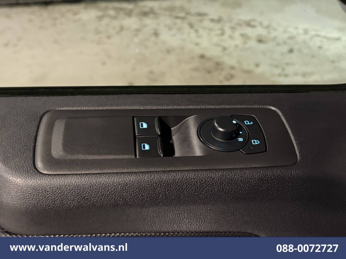 Ford Transit Custom Ford Transit Custom 2.0 TDCI L2H1 Euro6 Airco | Camera | LED | Apple Carplay | Cruisecontrol Android Auto, Verwarmde voorruit, Parkeersensoren, Bijrijdersbank