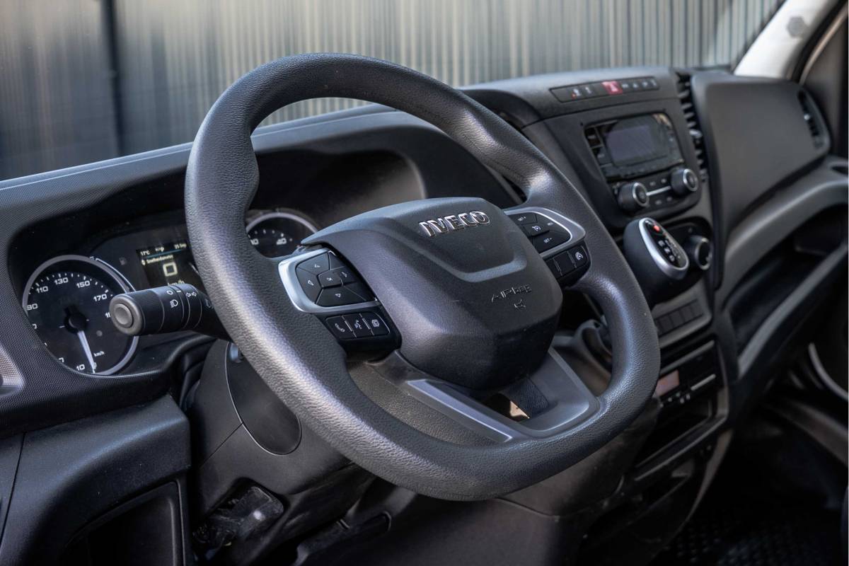 Iveco Daily Iveco Daily 3.0L 40C18 | N1 | L4H2 | Cruise | Volledig Ingericht | Airco | Trekhaak | Imperiaal