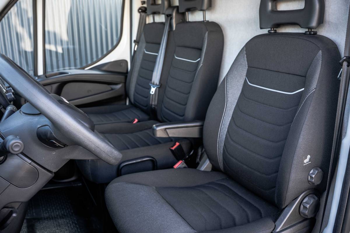 Iveco Daily Iveco Daily 3.0L 40C18 | N1 | L4H2 | Cruise | Volledig Ingericht | Airco | Trekhaak | Imperiaal
