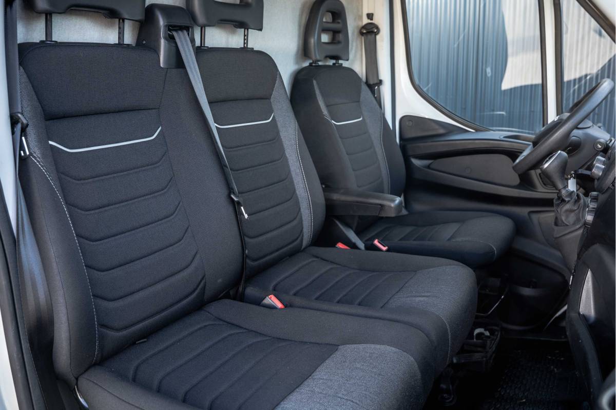 Iveco Daily Iveco Daily 3.0L 40C18 | N1 | L4H2 | Cruise | Volledig Ingericht | Airco | Trekhaak | Imperiaal