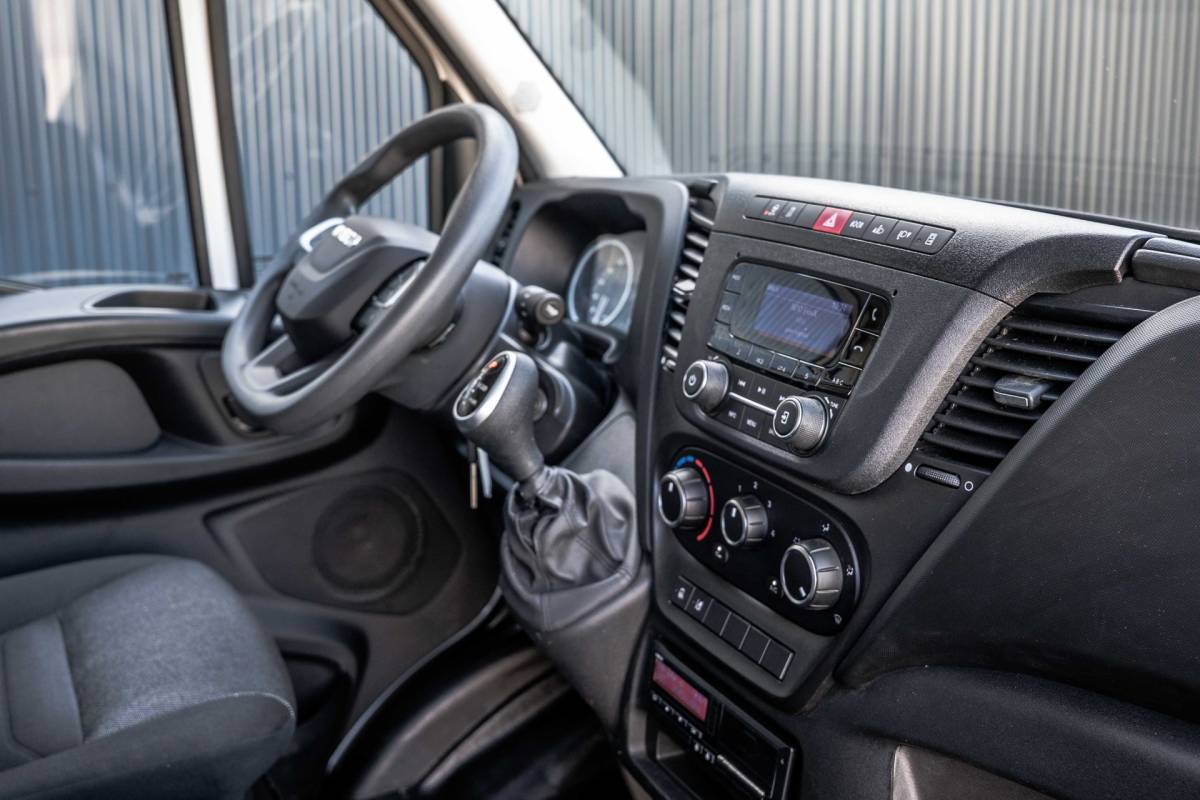 Iveco Daily Iveco Daily 3.0L 40C18 | N1 | L4H2 | Cruise | Volledig Ingericht | Airco | Trekhaak | Imperiaal