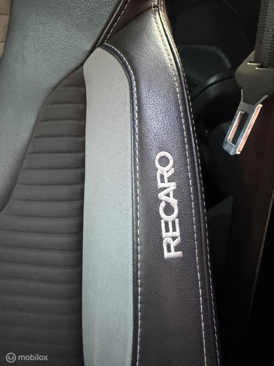 Ford Focus Ford Focus Wagon 2.0 ST TOPSTAAT! RECARO*CLIMA*CARPLAY*19INCH*CAMERA*VOL!!