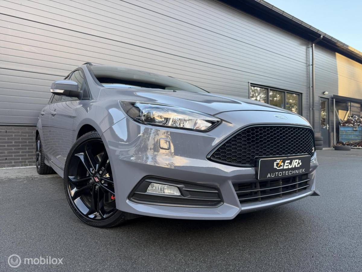 Ford Focus Ford Focus Wagon 2.0 ST TOPSTAAT! RECARO*CLIMA*CARPLAY*19INCH*CAMERA*VOL!!