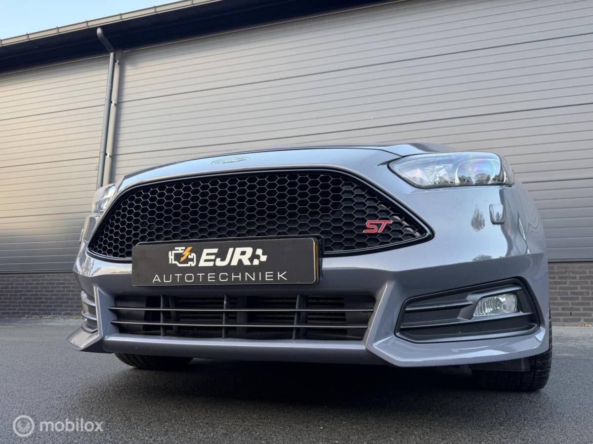 Ford Focus Ford Focus Wagon 2.0 ST TOPSTAAT! RECARO*CLIMA*CARPLAY*19INCH*CAMERA*VOL!!