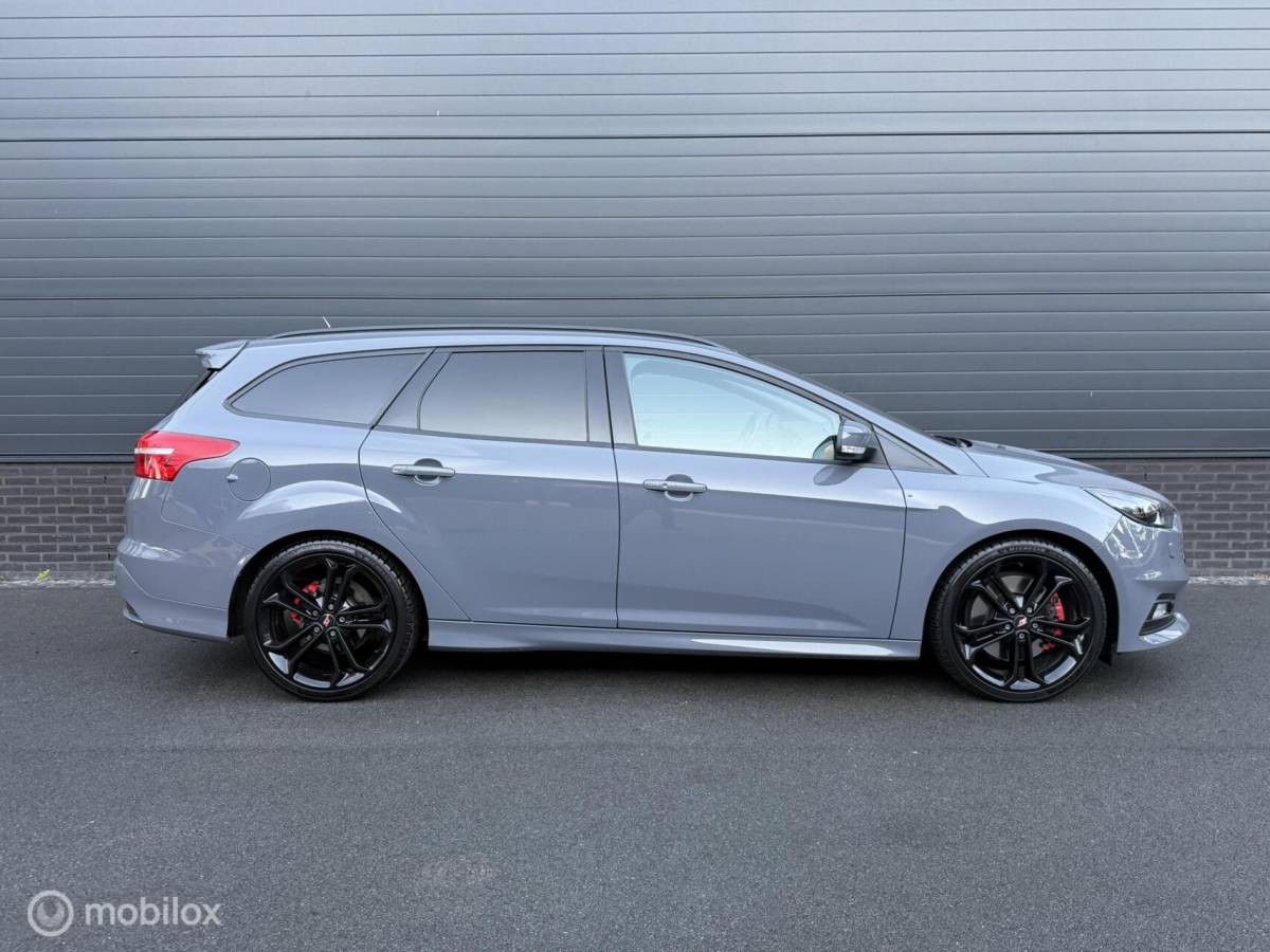 Ford Focus Ford Focus Wagon 2.0 ST TOPSTAAT! RECARO*CLIMA*CARPLAY*19INCH*CAMERA*VOL!!