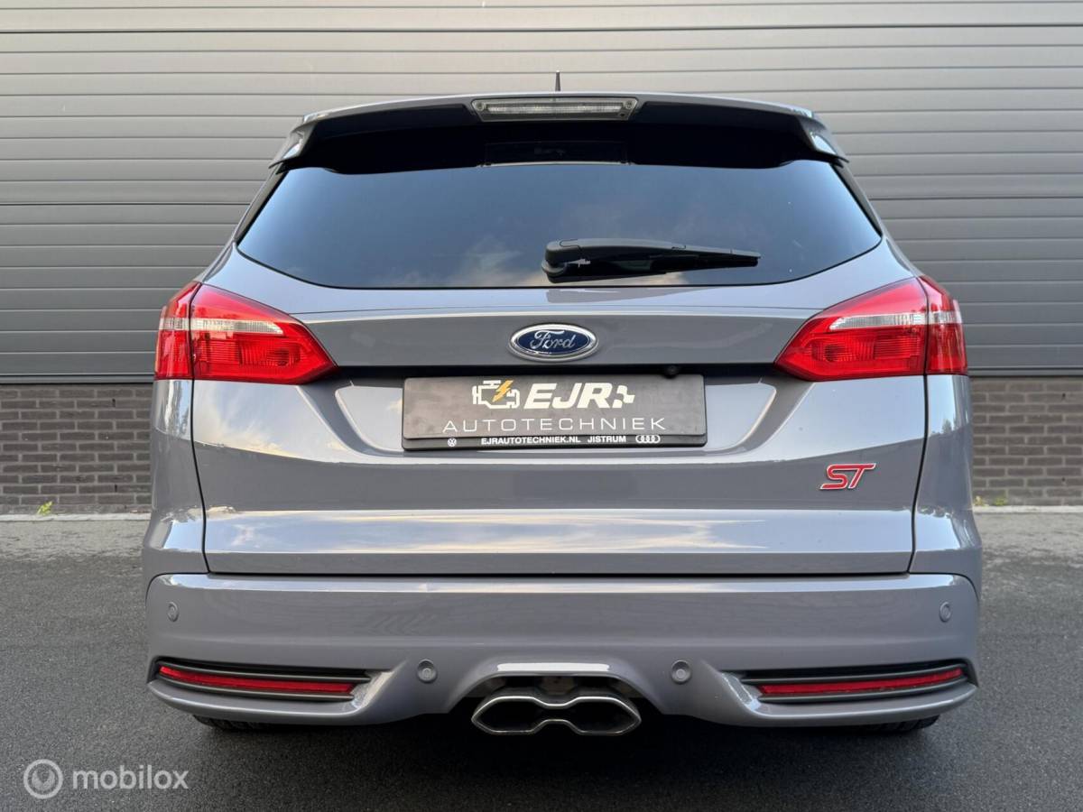 Ford Focus Ford Focus Wagon 2.0 ST TOPSTAAT! RECARO*CLIMA*CARPLAY*19INCH*CAMERA*VOL!!