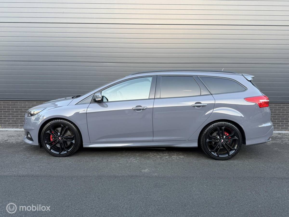 Ford Focus Ford Focus Wagon 2.0 ST TOPSTAAT! RECARO*CLIMA*CARPLAY*19INCH*CAMERA*VOL!!